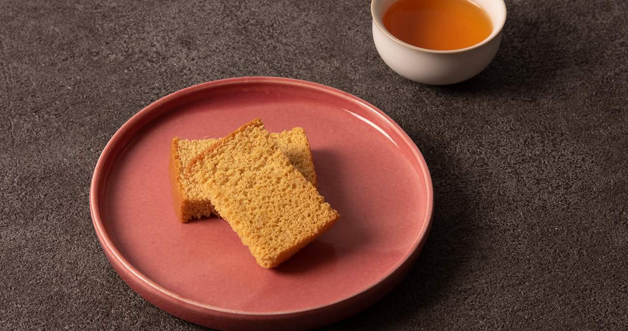 SUNNY HILLS Pineapple Shortcake &amp; Honey Cakes (Fresh Stock